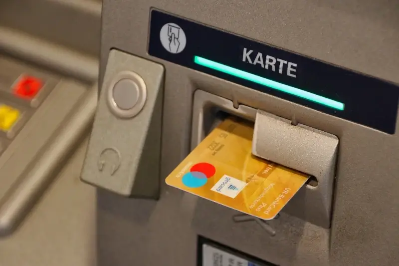Girokonto-Geldautomat