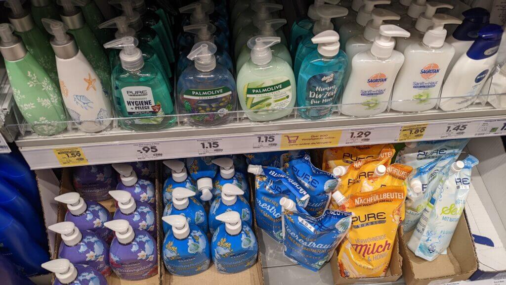 Flüssigseife und der Plastikmüll 3 MehrScheinchen.de Flüssigseife im Regal